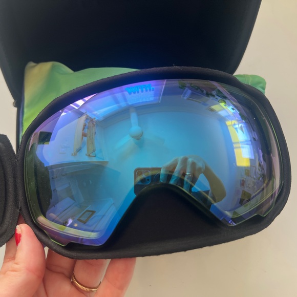 Anon Ski Goggles with Interchangeable Lenses- Women’s WM1 model with 3 lenses - Picture 5 of 7